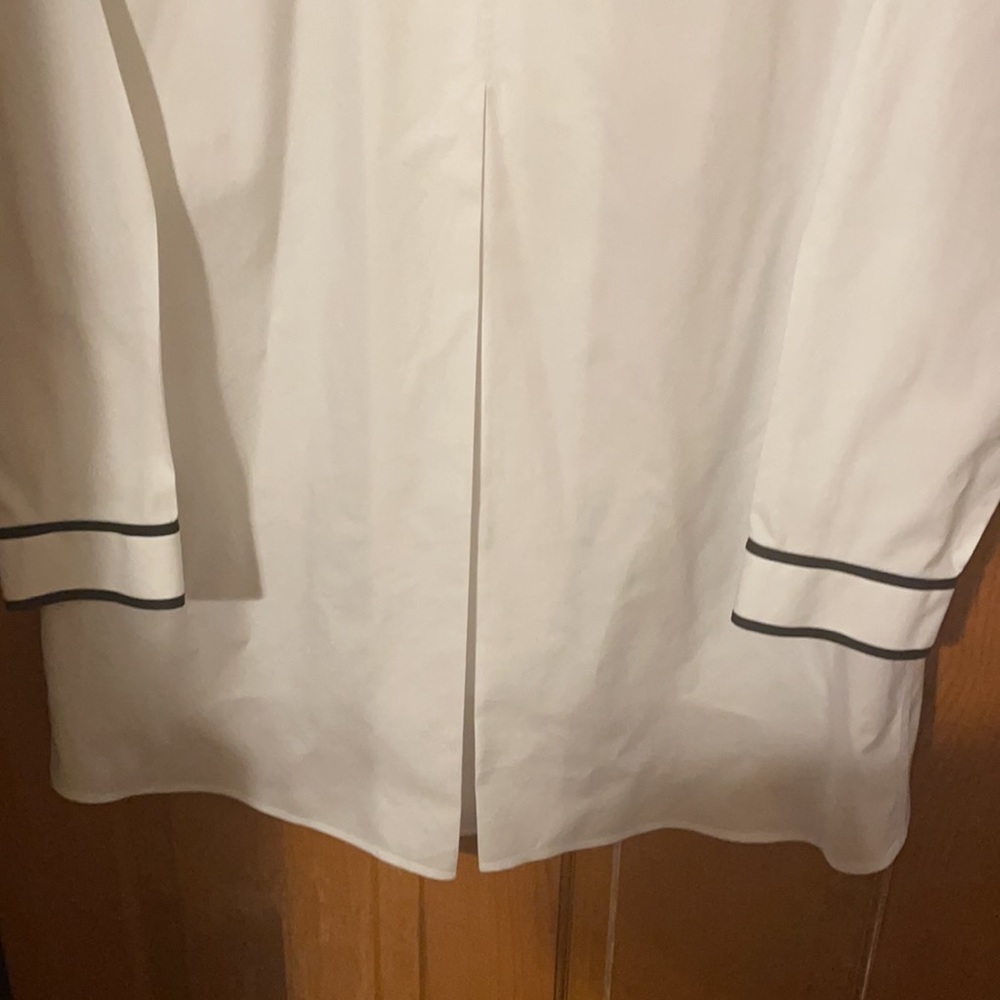 White blouse - Picture 6 of 7